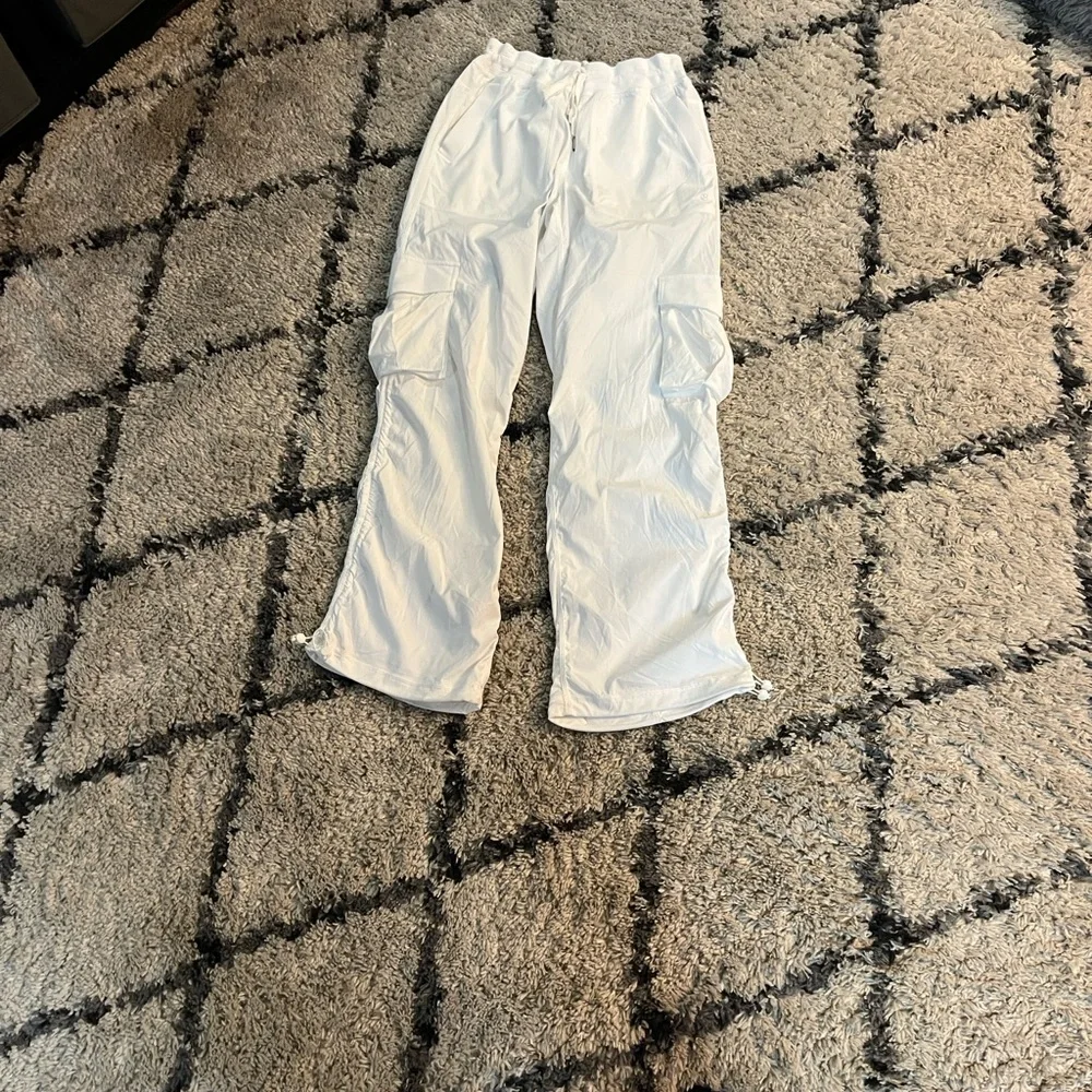 Lululemon Dance Studio Relaxed-Fit Mid-Rise Cargo Pant - White (M) - Picture 6 of 15